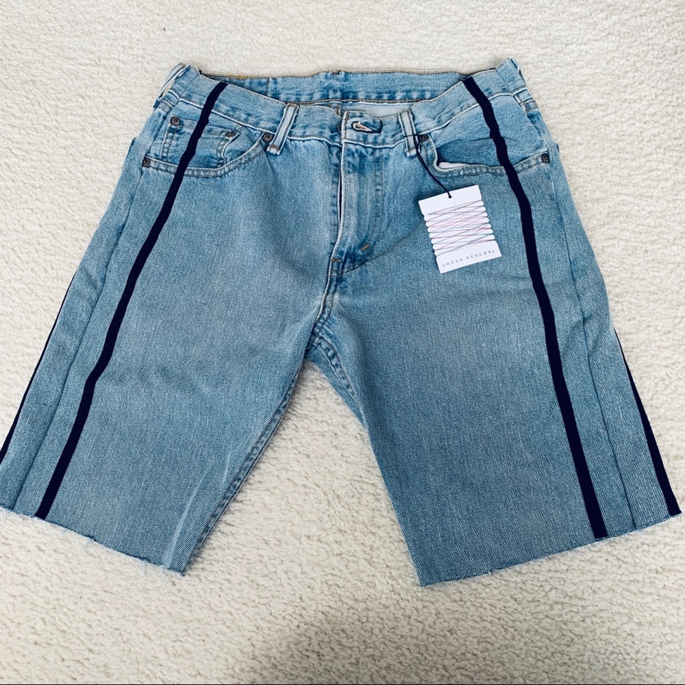 URBAN RENEWAL LEVIS SHORTS